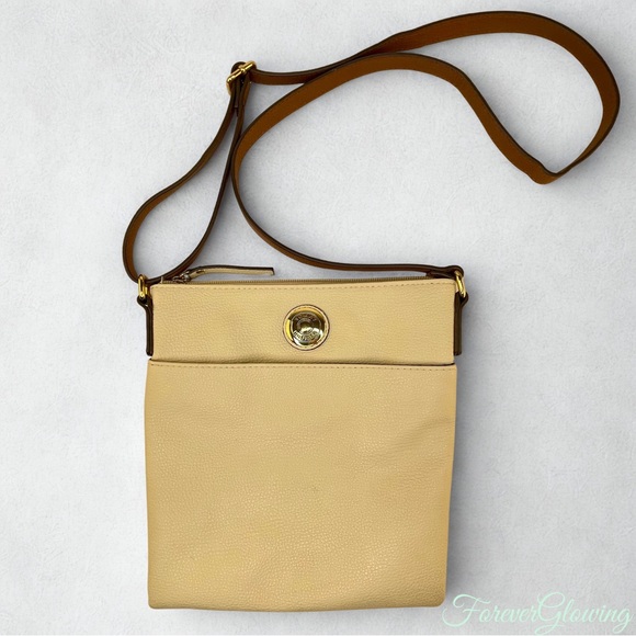 Tommy Hilfiger Handbags - Tommy Hilfiger Purse Crossbody Bag Cream & Tan Pebbled Leather